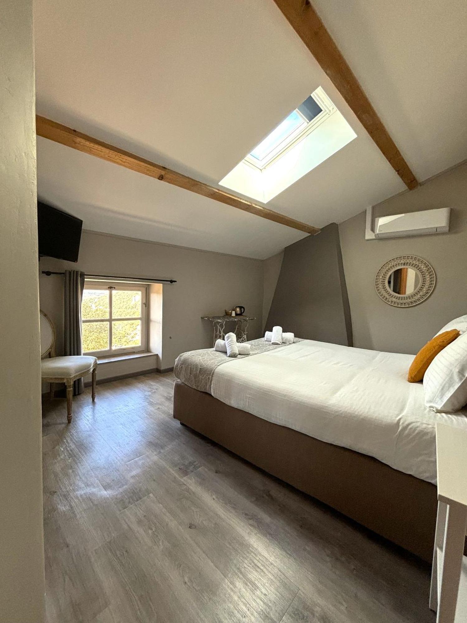 Hotel Restaurant Clos Des Sullys Montclus  Zewnętrze zdjęcie